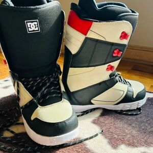 DC Black and Cream Snowboard Boots with Red Accents